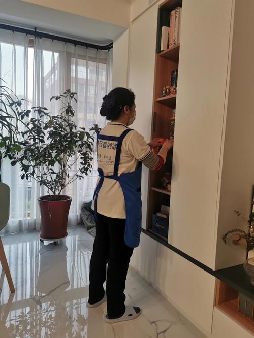 今天體驗了輕喜到家4小時保潔服務，專業又省心，真心推薦給鄰居們